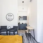 Ultra Central Mini Studio